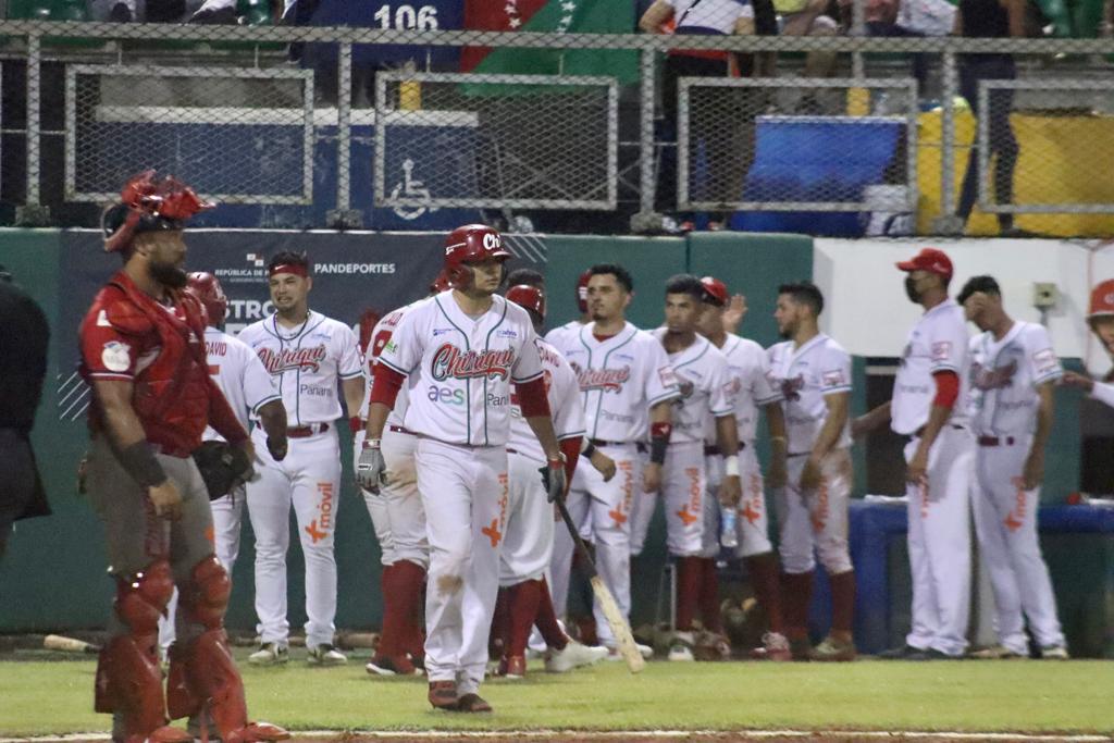 Jugadores de Chiriquí festejan su segundo triunfo ante Panamá Metro. Foto: Fedebeis