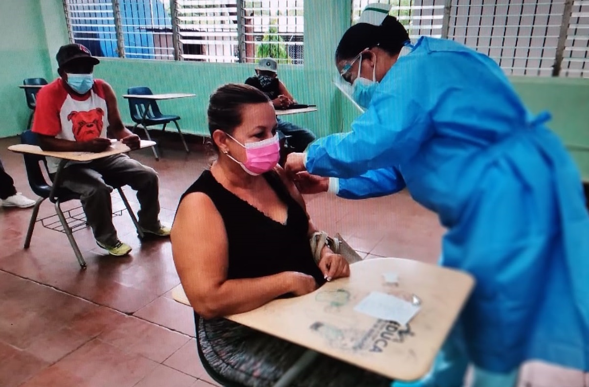  Los cuatro puntos fijos de vacunación en Herrera, reiniciaron labores. Foto: Thays Domínguez