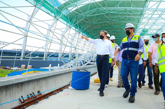 El presidente Laurentino Cortizo visitó hoy el ramal de la Línea 2 del Metro de Panamá en la estación del Aeropuerto. Foto: Cortesía Presidencia