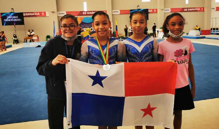 Las cuatro gimnastas panameñas durante la competencia. Cortesía