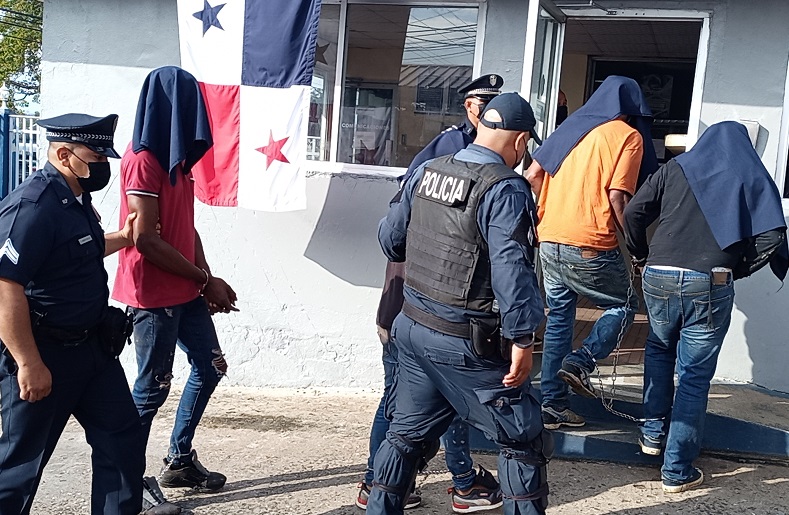 Los detenidos mantienen un prontuario delictivo por asaltos y robos en Colón y Panamá. Foto: Eric A. Montenegro