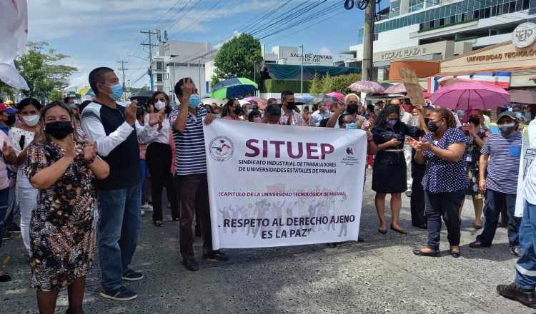 Las protestas la realizan los trabajadores en horas del mediodía. Foto: Cortesía