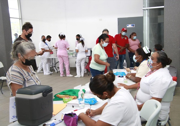 La Operación PanavaC-19 comenzó con la jornada de vacunación en Panamá Norte este miércoles 17 de noviembre. Foto: Cortesía Minsa
