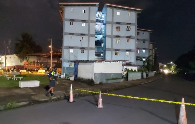 El incidente ocurrió en los predios de los multifamiliares del Bamboo Lane en la calle 15 avenida Bolívar. Foto: Diomedes Sánchez