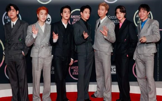 Agrupación surcoreano BTS en los Premios American Music Awards 2021. Foto: @tntlatam