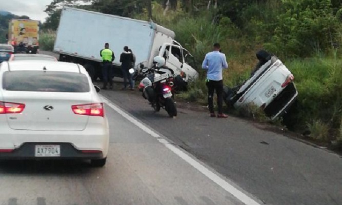 Las autoridades investigan el accidente de Calderón.