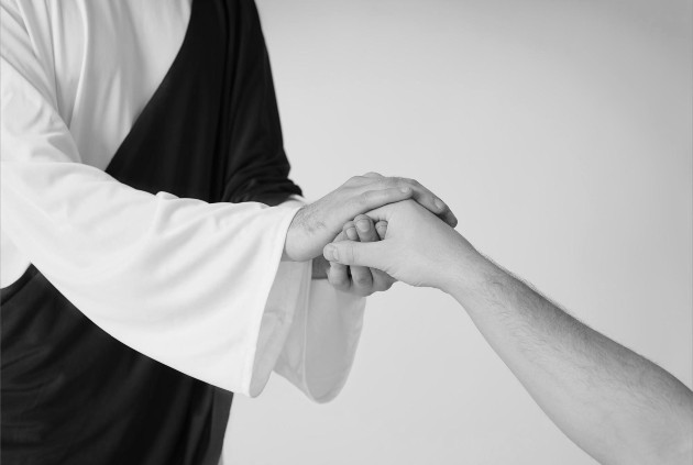 Ese Cristo vivió en la tierra y es mi modelo en todo, y oyéndolo a Él escucho lo que Dios quiere para mí. Sé que todo lo hizo por mí, y que puedo permanecer en su corazón, experimentando su presencia plena y hermosa. Foto: Freepik.