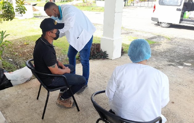 La dosis de refuerzo se aplicará mediante la Operación PanavaC-19  en todo los centros de vacunación habilitados. Foto: Cortesía Minsa