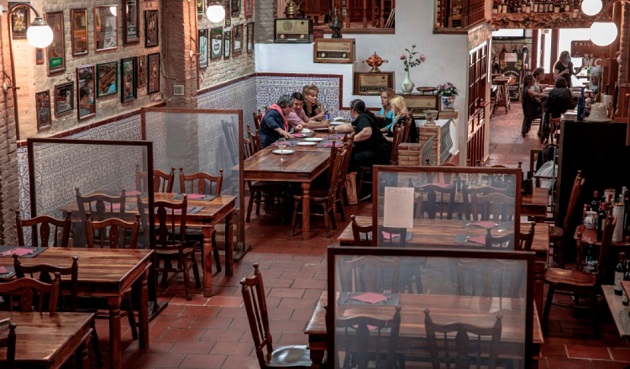 Solo el año pasado el sector de restaurante y hoteles cayó un 55.8% en el producto interno bruto (PIB) a causa de la crisis sanitaria del coronavirus. Foto: EFE