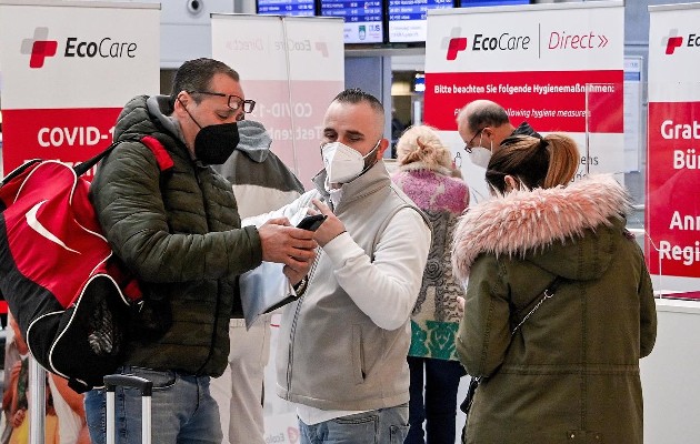 La pasada medianoche entraron en vigor las restricciones para los viajeros procedentes de la región sudáfricana a Alemania. Foto: EFE