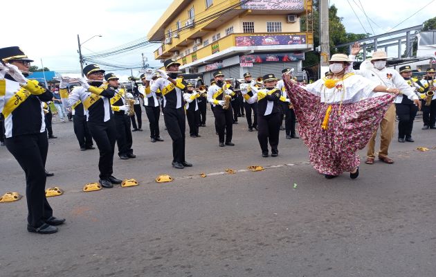 Un total de 16 bandas participaron de los desfiles en La Chorrera. Foto: Eric Montenegro