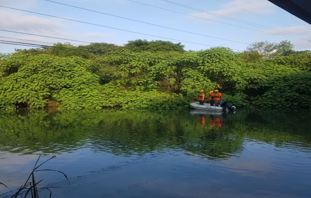 Las labores de búsqueda se suspendieron tomando en cuenta el clima y el estado del mar, lo que ponía en peligro al equipo de búsqueda. Foto: Mayra Madrid