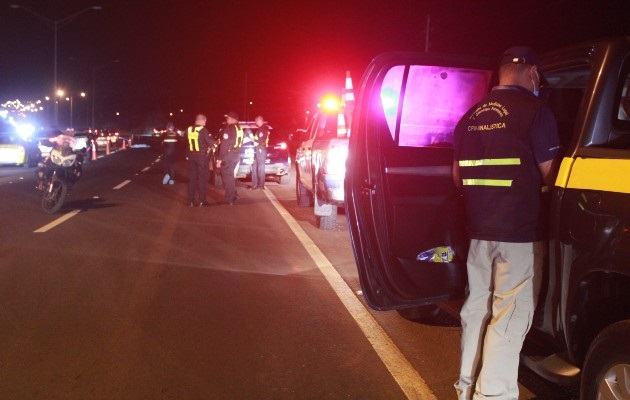 Testigos confirmaron que conductores de otros vehículos también se vieron involucrados en este accidente. Foto: Eric Monetenegro