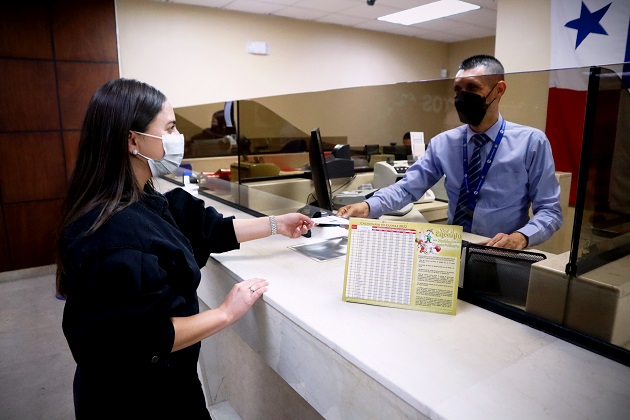 Los que cuentan con modalidad con libreta podrán visitar la sucursal de su conveniencia. Foto: Cortesía