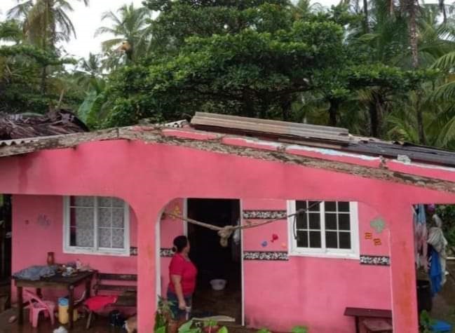 Una vivienda en Donoso, perdió el techo y enseres por el fuerte viento y lluvia. Foto: Diomedes Sánchez