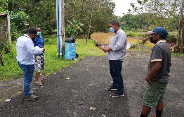 Técnicos del Ministerio de Ambiente continuarán con las investigaciones para determinar las causas de la mortandad de peces en el río San Pablo. Foto: Cortesía MiAmbiente