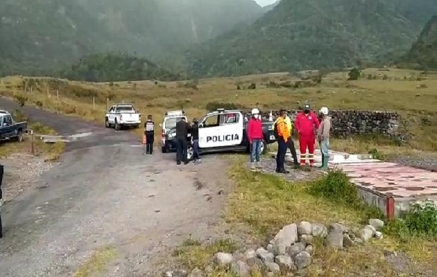 Se mantiene comunicación con las unidades apostadas en la cima del volcán para tratar de encontrar y rescatar a los excursionistas. Foto: MiAmbiente