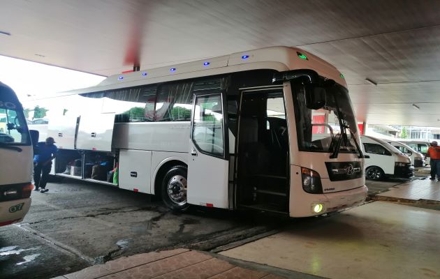 Los dueños y conductores de buses y taxis indicaron que es necesario que se atienda las inquietudes que enfrentan, entre ellas la falta de contratos de concesiones, revisión de tarifas, entre otros. Foto: Thays Domínguez