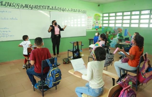 En 2021, algunos centros educativos iniciaron clases semipresenciales. Foto: Archivo