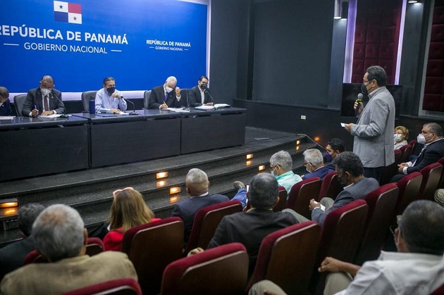 El mandatario Laurentino Cortizo se reunió con dirigentes del sector agropecuario panameño en el anfiteatro de la Presidencia. Foto: Cortesía Presidencia