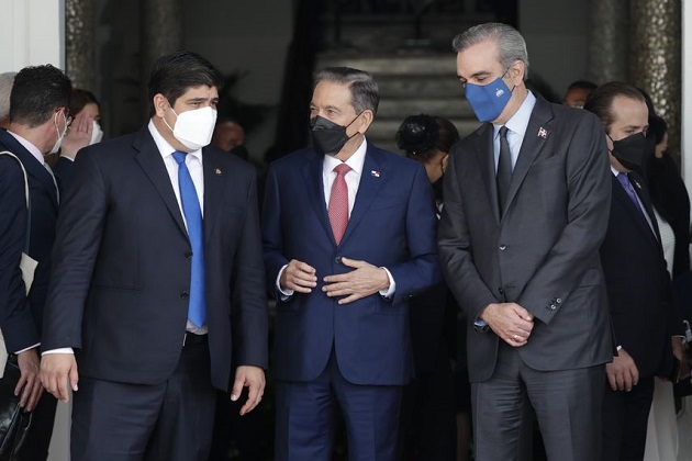 Los presidentes de Costa Rica, Carlos Alvarado (izq.);  de Panamá, Laurentino Cortizo; y de República Dominicana, Luis Abinader, se reunirán este sábado. Foto: EFE