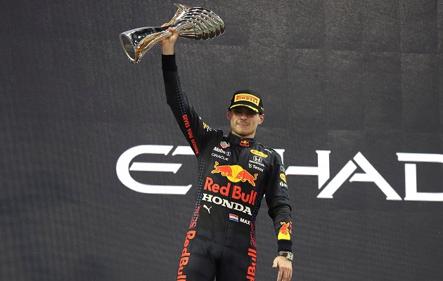 Max Verstappen celebra su triunfo en Abu Dabi. Foto: EFE