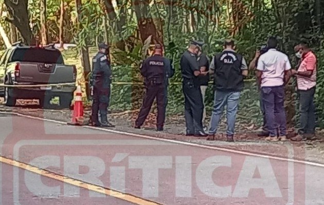 Escena del hallazgo del cuerpo sin vida en la Avenida Juan Pablo II. Foto: Landro Ortíz