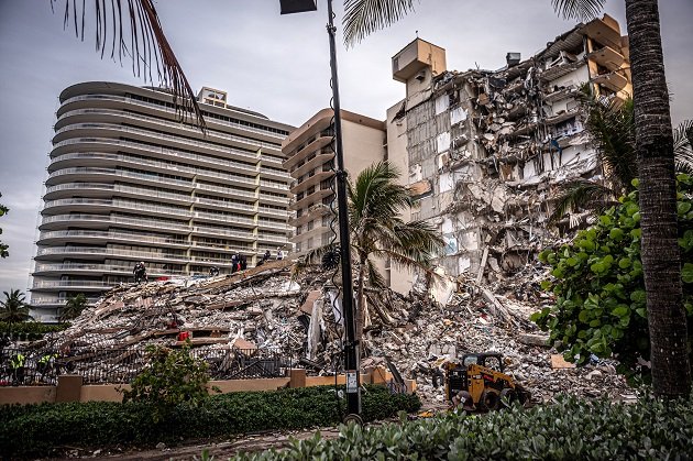 Las causas del derrumbe del edificio están todavía bajo investigación. Foto: EFE