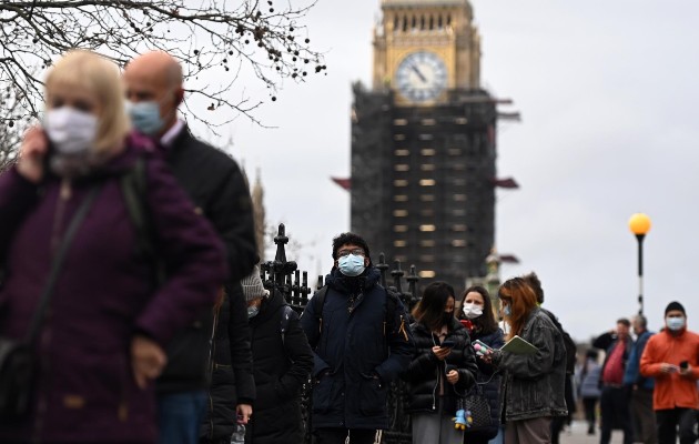 El Gobierno británico se centra en la dosis de refuerzo ante la variantes ómicrom. Foto: EFE