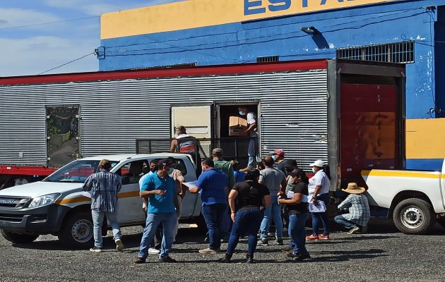 Las primeras piezas de productos ya fueron recibidas por las autoridades y entregadas a la población de los distritos de Parita y Los Pozos, que se convirtieron en los primeros beneficiarios. Foto. Thays Domínguez