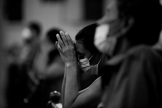 La oración es el gemido del alma que se siente sola, desprovista de protección y que busca el poder Divino, la presencia providencial del Señor, para sentirse segura. Foto: EFE.