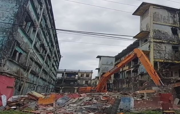 Se espera que la próxima semana, continúen los trabajos de demolición y limpieza de toda el área. Foto. Diomedes Sánchez