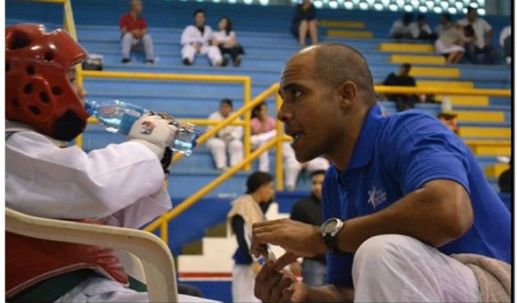 Martín Peterson (der.) presidente de la Federación Panameña de Taekwondo. Foto: Archivo.