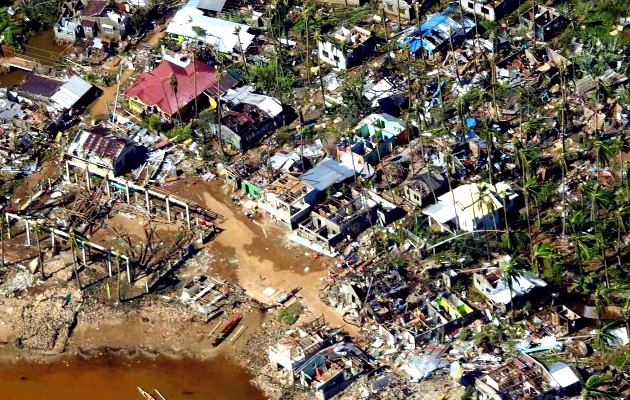 Daños, inundaciones y corrimientos de tierra provocados por el tifón Rai en Filipinas. Foto: EFE