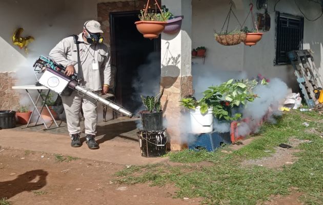 En este momento se mantiene un monitoreo en los sectores que mantienen los niveles más altos y se realizan jornadas de nebulización. Foto. José Vásquez