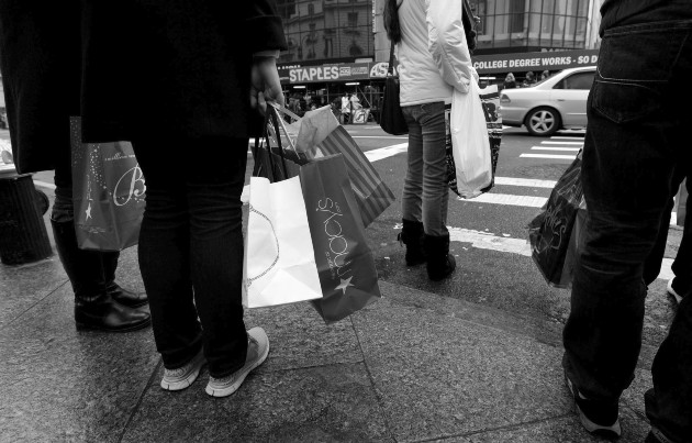 Se trata de un modelo que exalta el hedonismo, basado en un consumo desenfrenado, promovido por una propaganda. Foto: EFE.