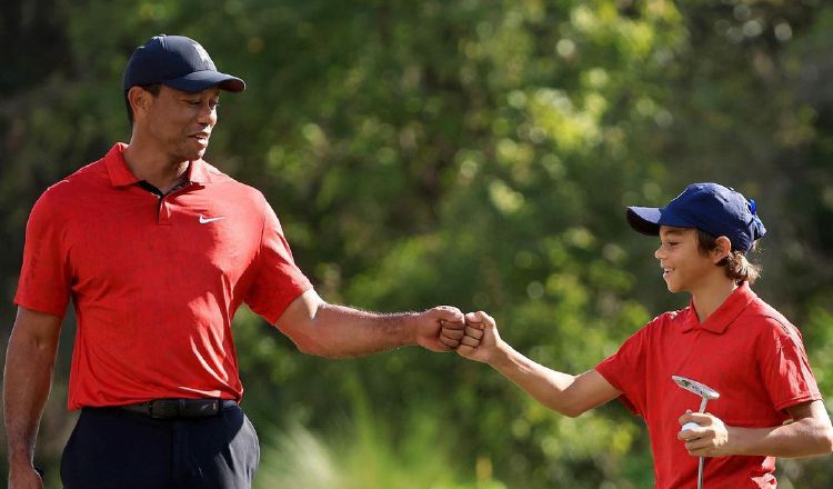 Tiger y Charlie Woods en el toneo PNC Championship. Foto:@pncchampionship