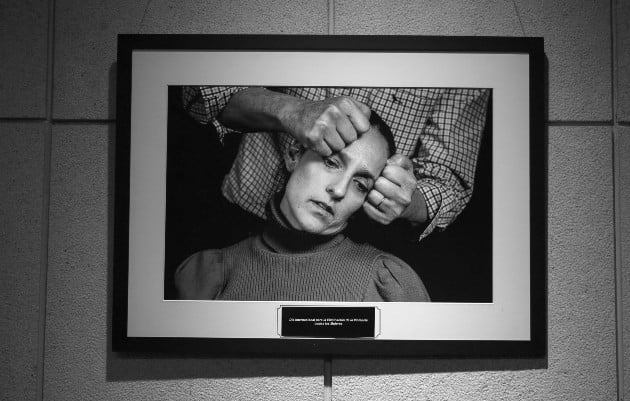 Exposición fotográfica inaugurada en el Día Internacional para la Eliminación de la Violencia contra las Mujeres. La violencia doméstica afecta a personas de toda la sociedad, en todos los niveles de situación económica. Foto: EFE.