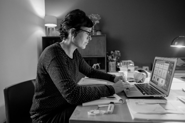 Las dinámicas de flexibilidad al interior de las empresas permiten popularizar el trabajo virtual, la búsqueda de talento más allá de las fronteras, así como disminuir la rigidez de la estructura organizacional. Foto: EFE.