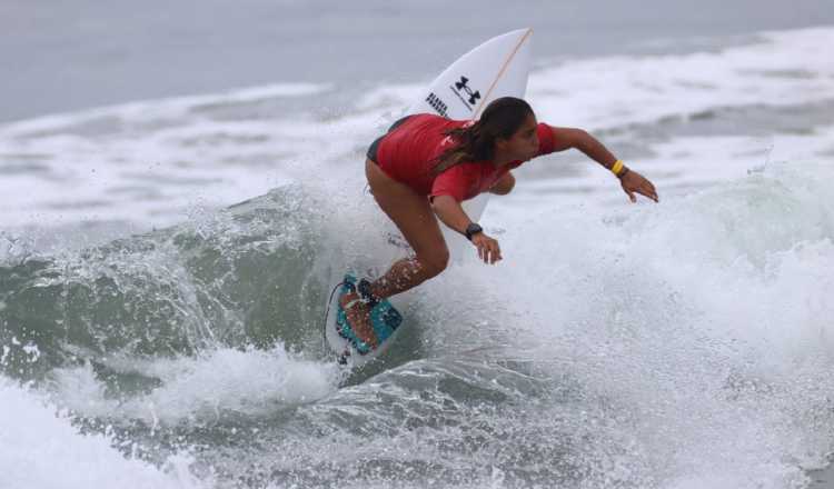 Samanta Alonso  ganó con autoridad la categoría de damas de El Playa Venao Surf Fest. Foto: Cortesía