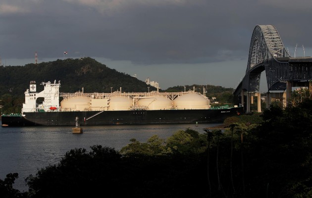 Las toneladas y los tránsitos de buques portacontenedores por el Canal de Panamá crecieron un 10,8 %. Foto: EFE