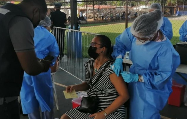 El equipo #PanavaC19 sigue avanzando con la aplicación de dosis de refuerzo en los centros de vacunación. Foto: Cortesía Minsa