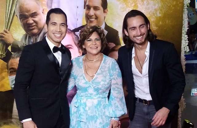Elmis Castillo, Nelvis Melgar y Diego de Obaldía en la alfombra roja de 'Sancocho Presidencial'.. Foto: Instagram