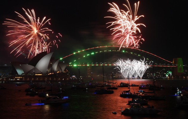 Año Nuevo en la icónica Casa de la Ópera en la bahía de Sídney. Foto: EFE