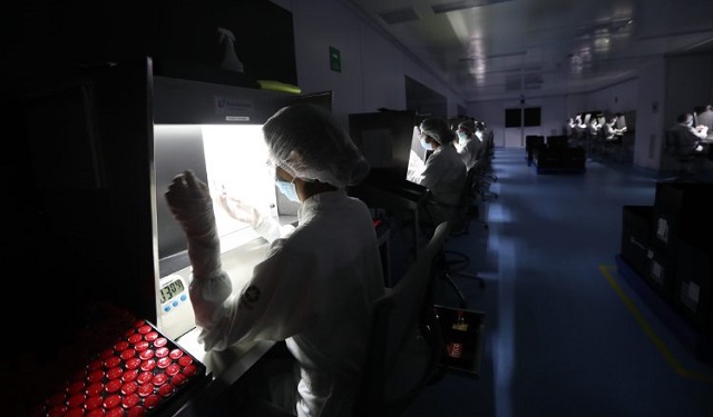  Laboratorio donde se está investigando sobre la covid-19. Foto: EFE / Sáshenka Gutiérrez