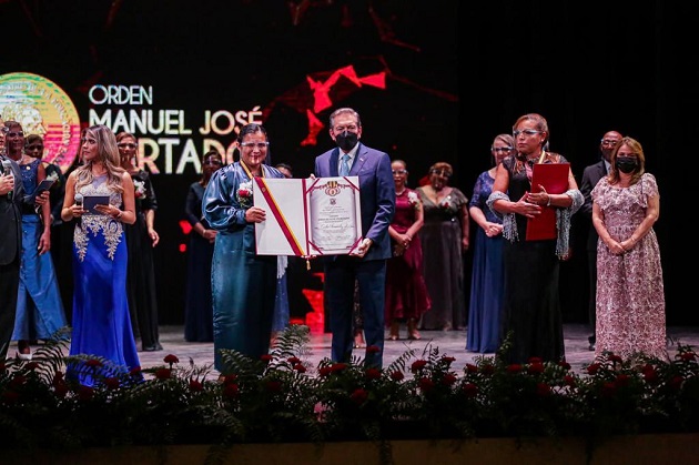 La educadora Cecilia Fernández recibió la Orden Manuel José Hurtado. Foto: Cortesía Presidencia La educadora Cecilia Fernández recibió la Orden Manuel José Hurtado. Foto: Cortesía Presidencia