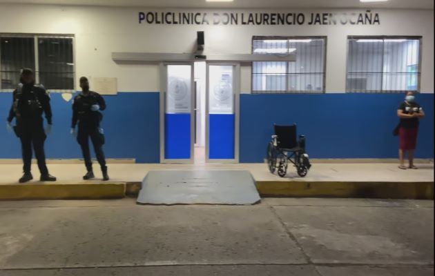 El joven de 16 años fue llevado al cuarto de urgencias de la policlínica don Laurencio Jaén  Ocaña de Sabanitas. Foto. Diomedes Sánchez 