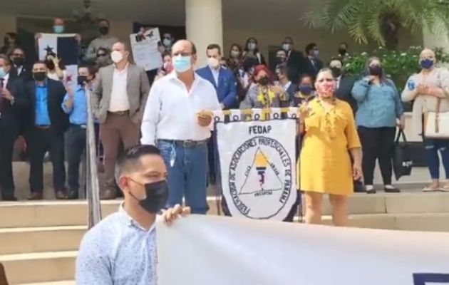 Protestaron en los predios  del Palacio de Justicia Gil Ponce. 