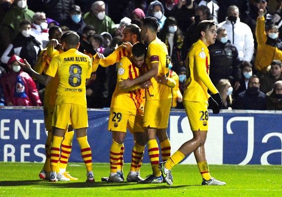 Barcelona ganó de visita 1-2 ante el Linares Deportivo para avanzar en la Copa del Rey. Foto: EFE