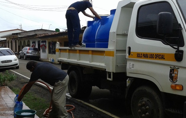 Las autoridades solicitan que las comunidades que se vean afectadas por la falta de agua  lo denuncien para que puedan ser abastecidas a través de carros cisternas. Foto. Thays Domínguez